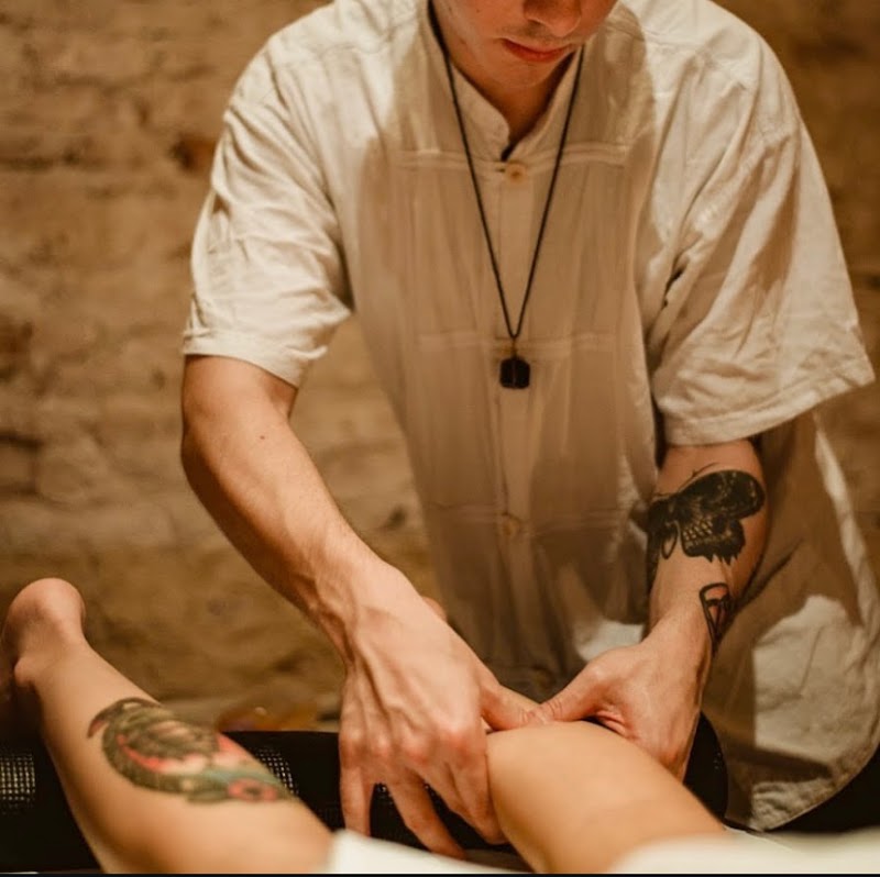 Energy Massage Therapy Thai Deep Tissue Sport Relajante