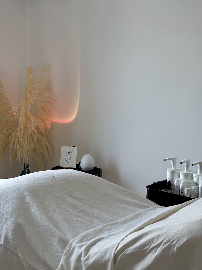 Lisa Santamera - Facialist & Lymphatic Drainage Barcelona - foto 2