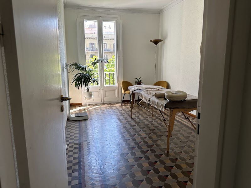 Massage therapist and Osteopath in Barcelona | English Speaking - photo 2