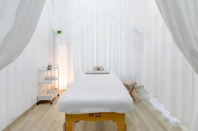 OASIS MASAJE CALIFORNIANO | CALIFORNIAN MASSAGE | Barcelona - photo 3