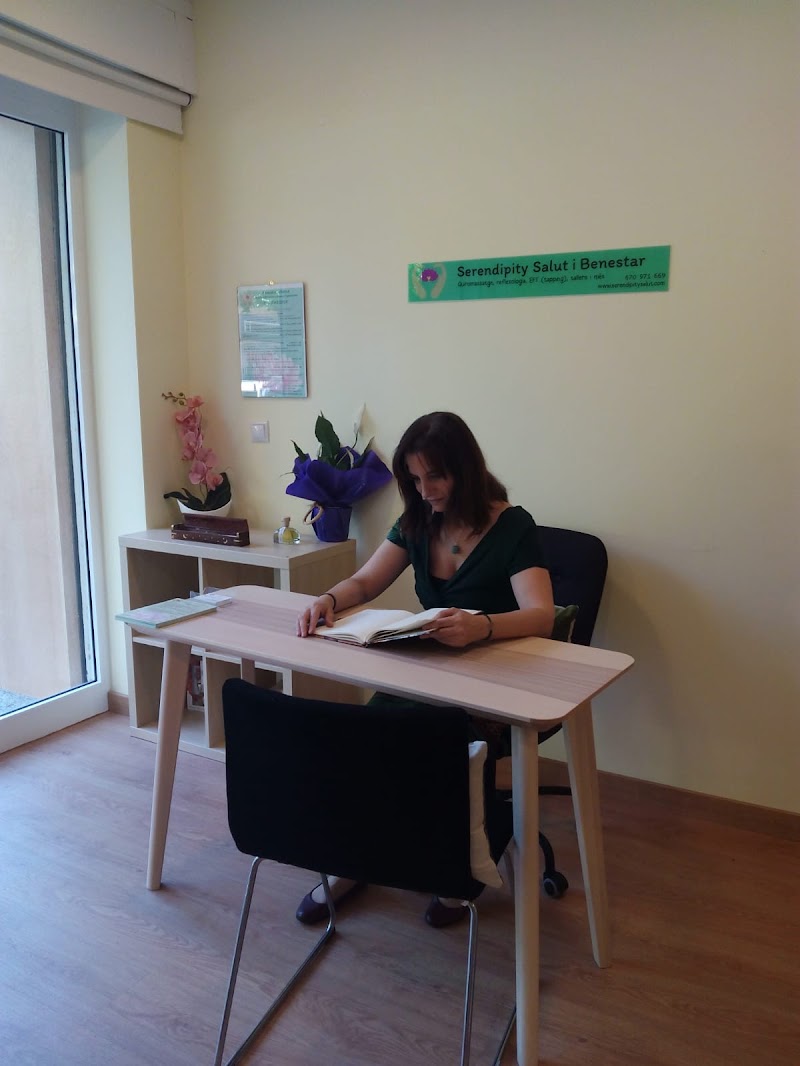 Serendipity Salud y Bienestar. Quiromasaje y Terapias crecimiento personal Lucy Peral - foto 4