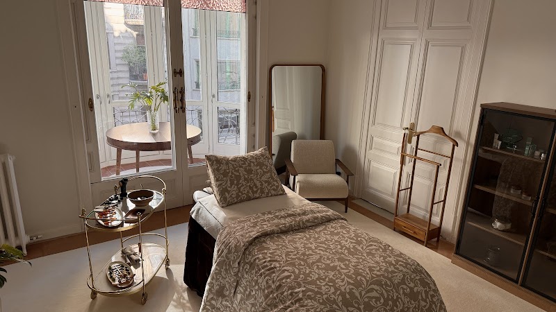 Wellness & Touch Institute – Masajes Faciales, Corporales y Acupuntura Premium en Barcelona