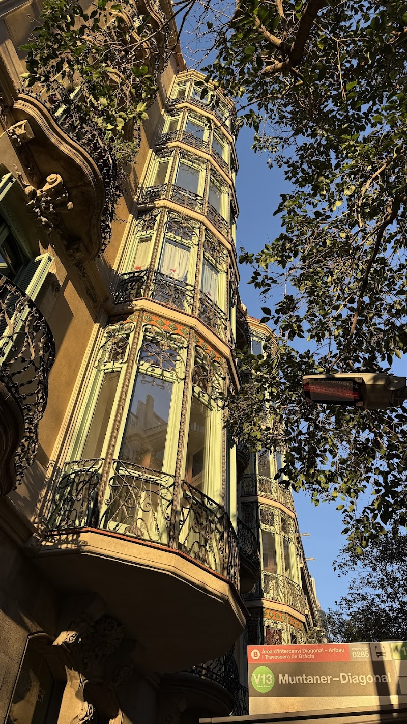 Wellness & Touch Institute – Masajes Faciales, Corporales y Acupuntura Premium en Barcelona - foto 2