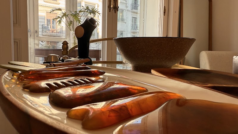 Wellness & Touch Institute – Masajes Faciales, Corporales y Acupuntura Premium en Barcelona - foto 3
