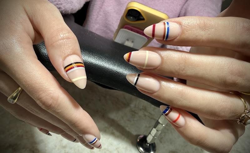 8090 nails - foto 4