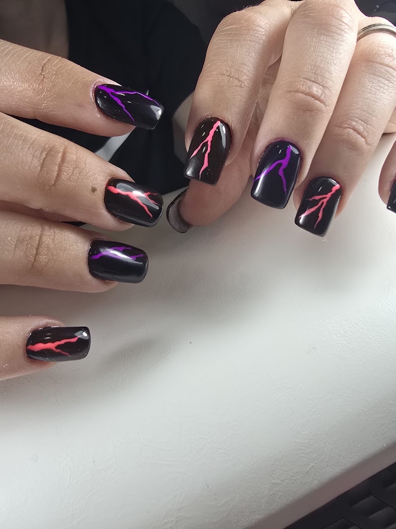 Addi’s Nails - foto 4