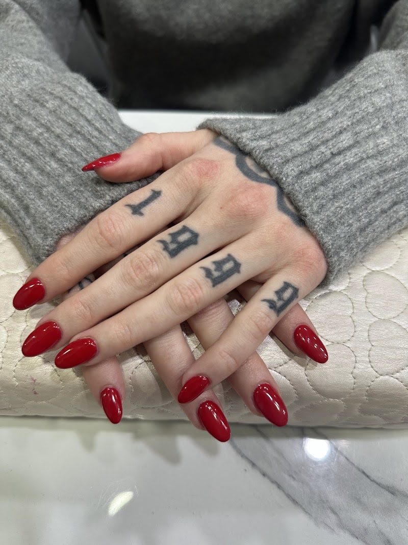 BLO NAIL SALON - foto 2