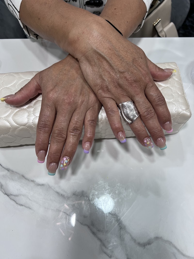BLO NAIL SALON - foto 3