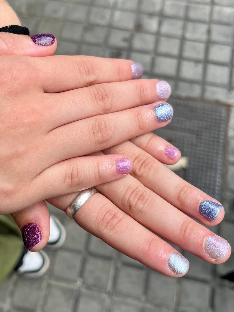 Bloom Nails - Manicura y pedicura en Barcelona - foto 3