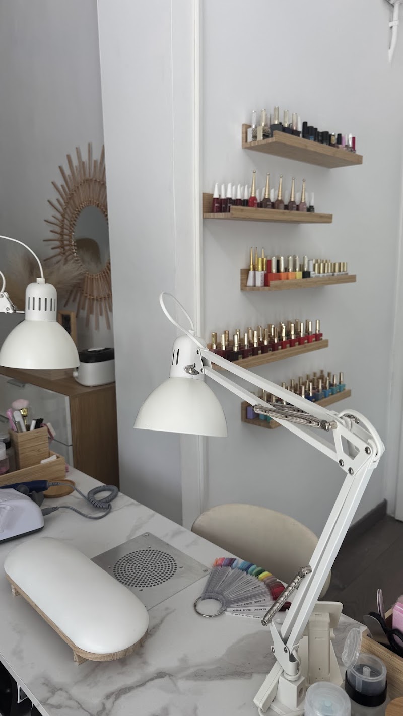 CLASSIC NAILS - foto 3