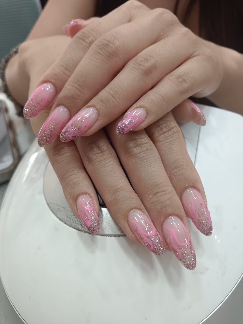 GOLD NAILS