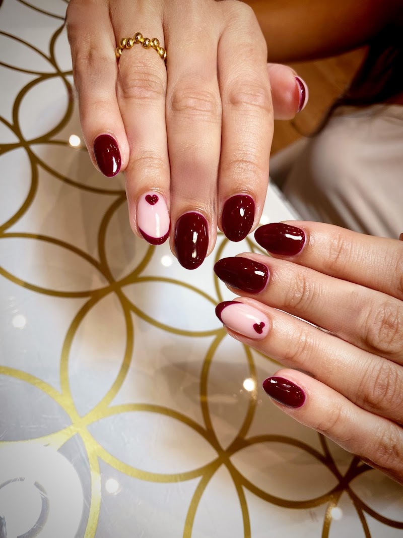 Hello Nails