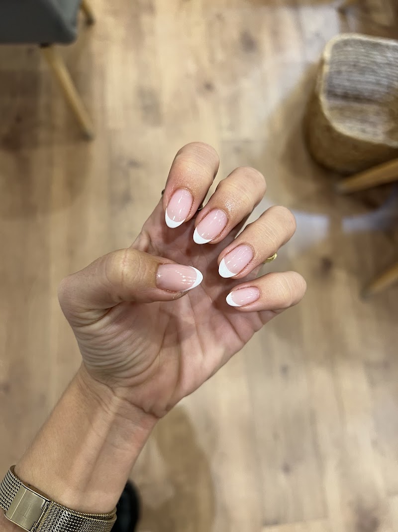 Hello Nails