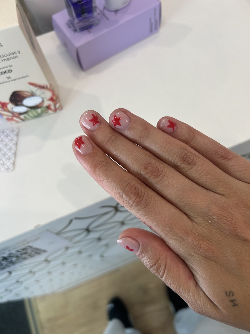 Hello Nails