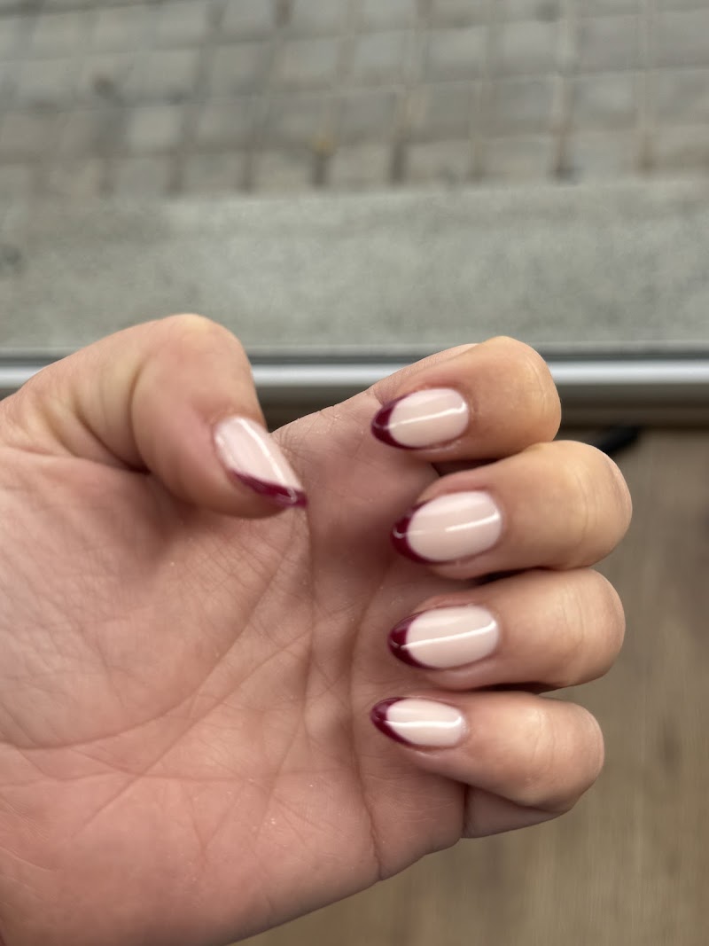 Hello Nails