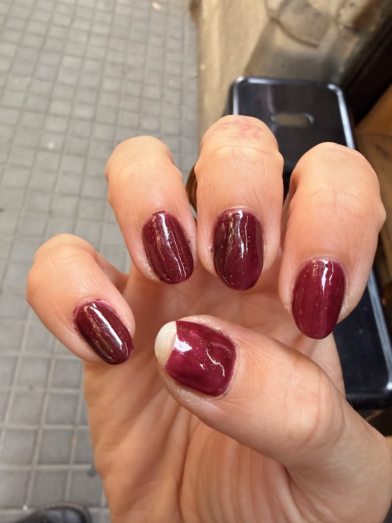 Hello Nails
