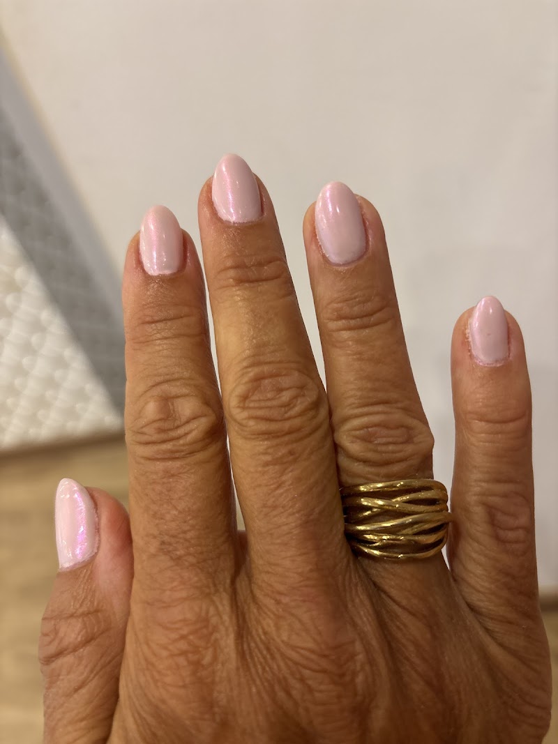 Hello Nails