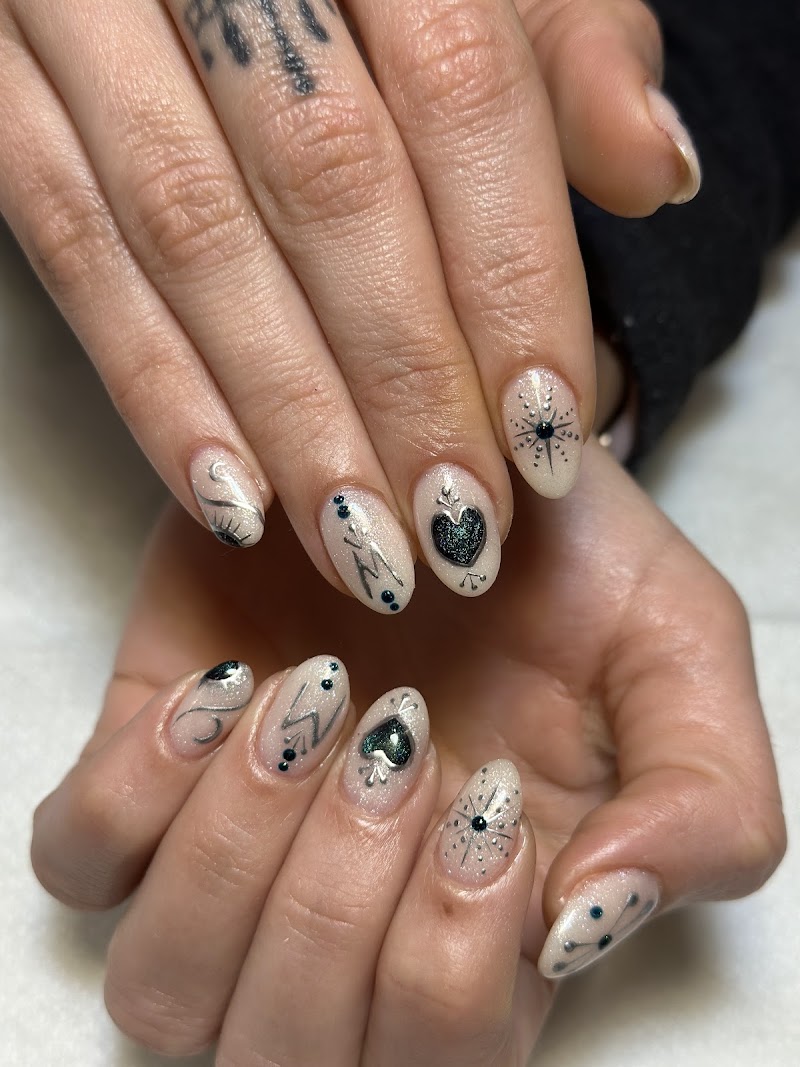 Hello Nails