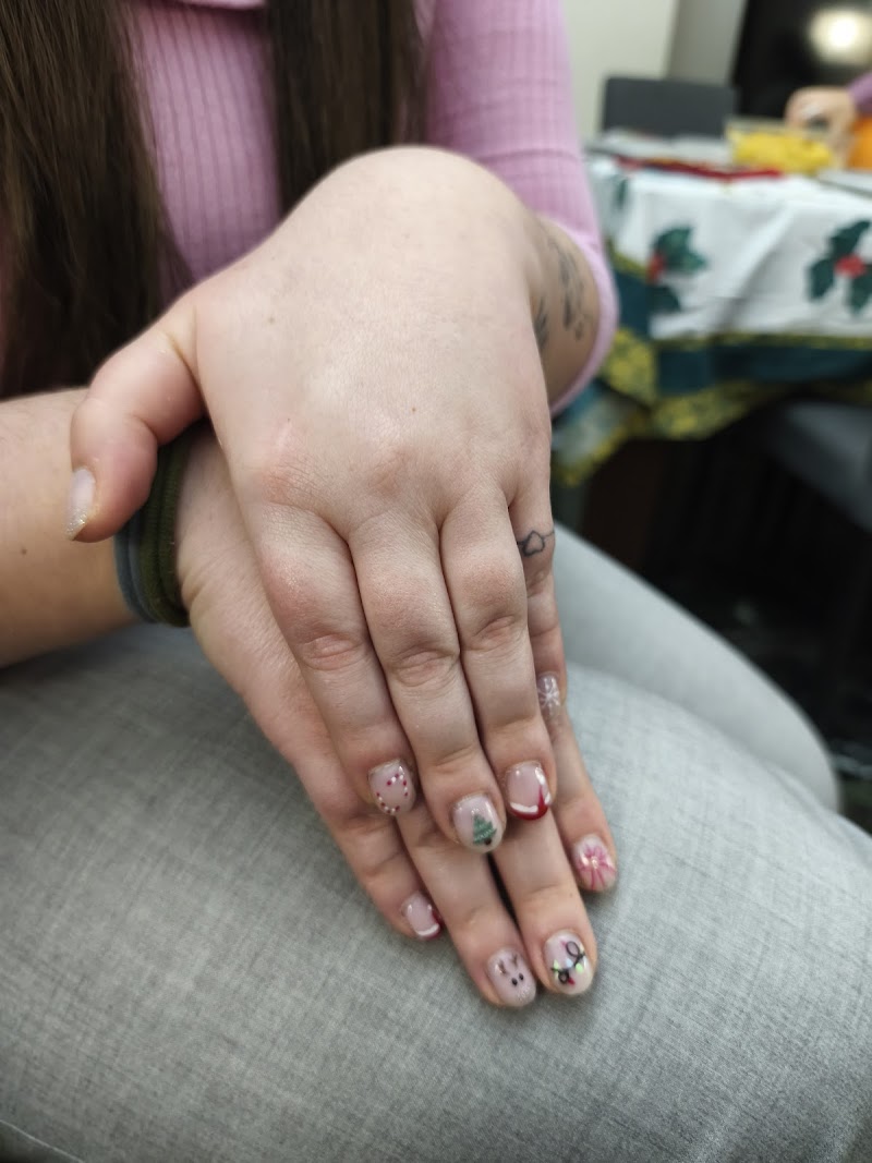 Hello Nails