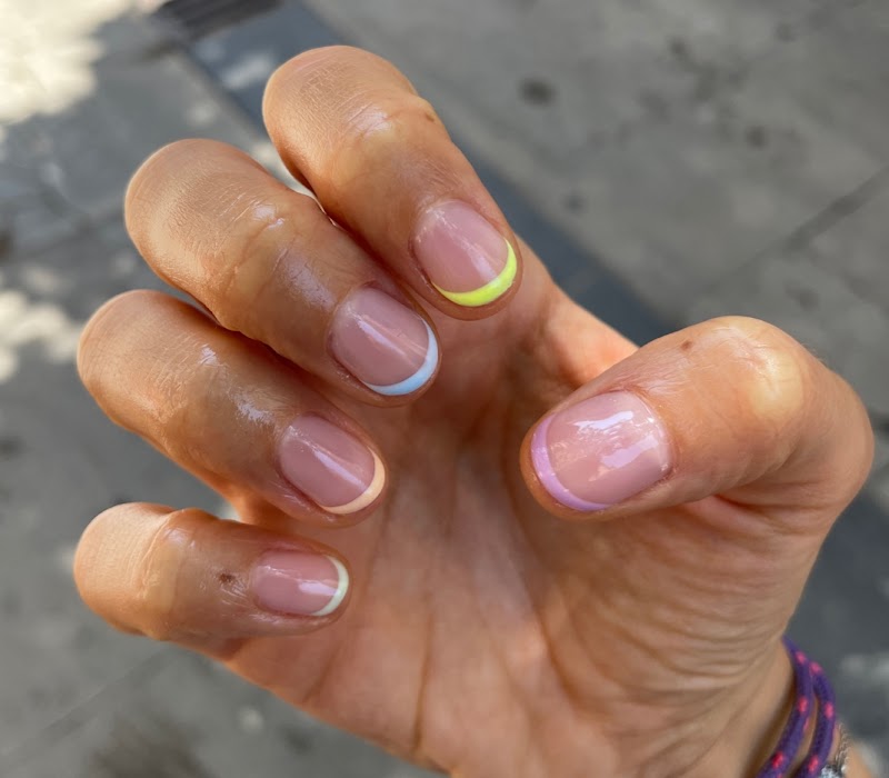 Hello Nails