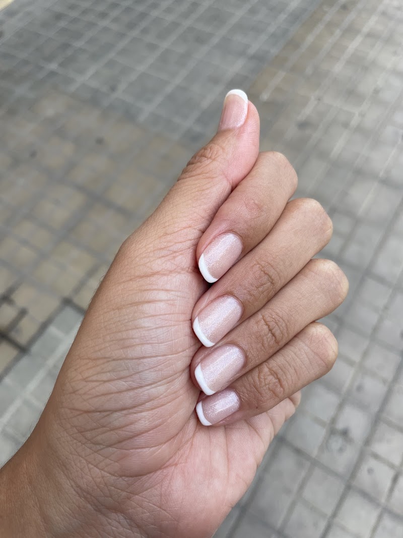 Hello Nails