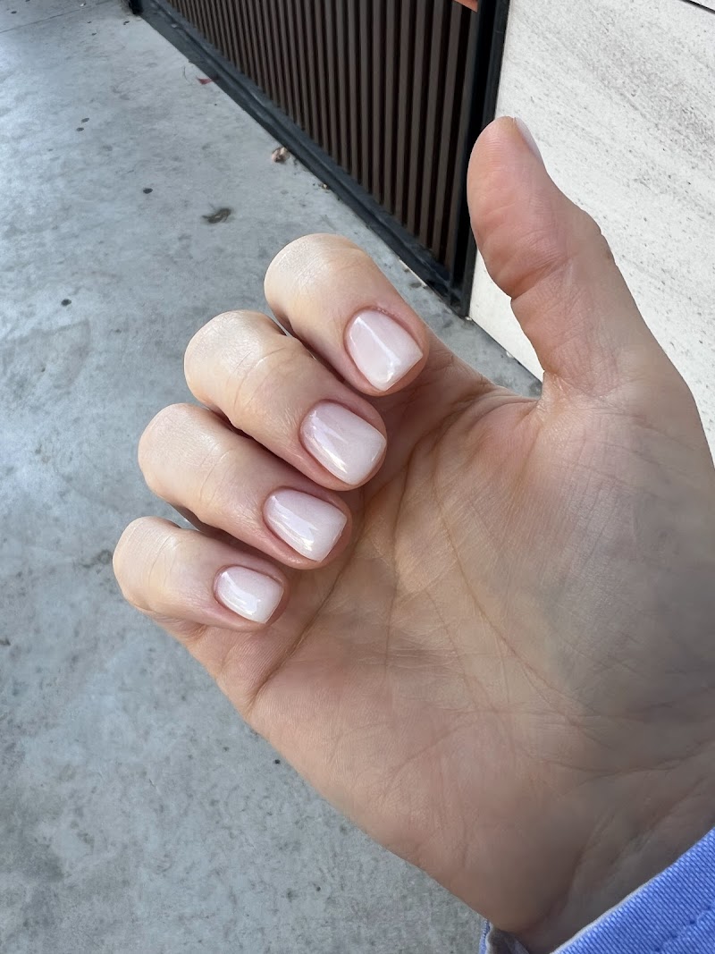Hello Nails