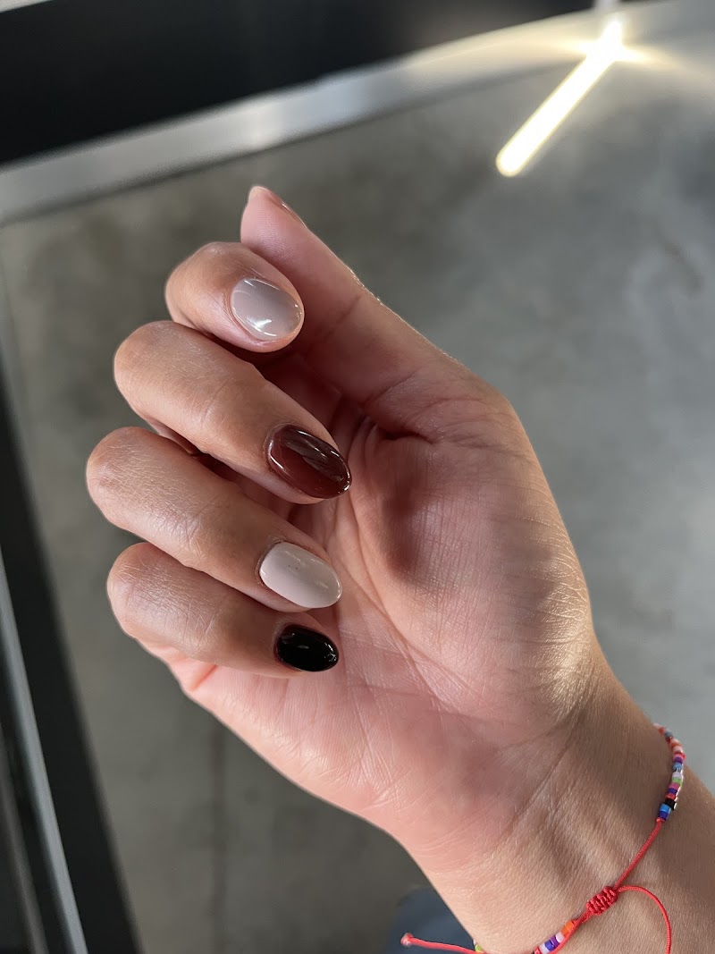 Hello Nails y Hello Lashes CLOT - foto 2