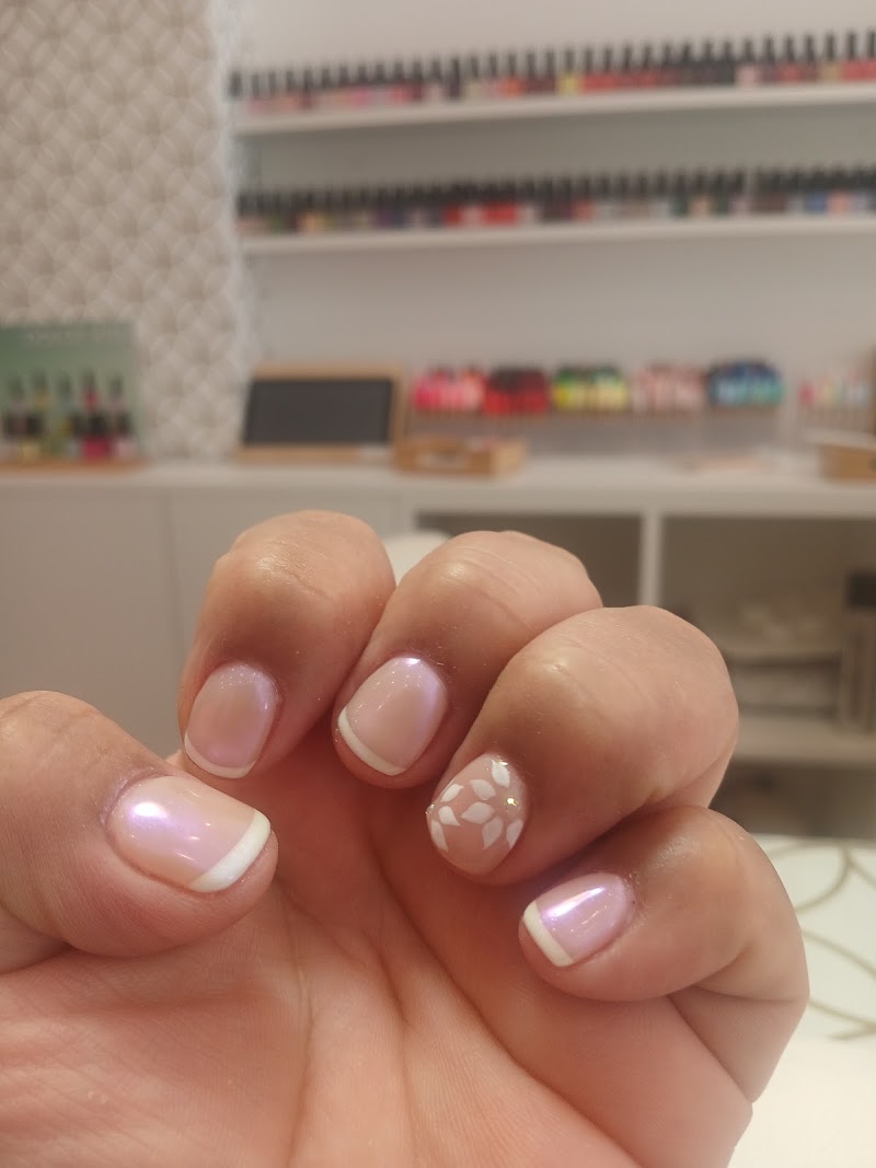 Hello Nails Zona Franca (Pl. Mediterránea) - foto 2