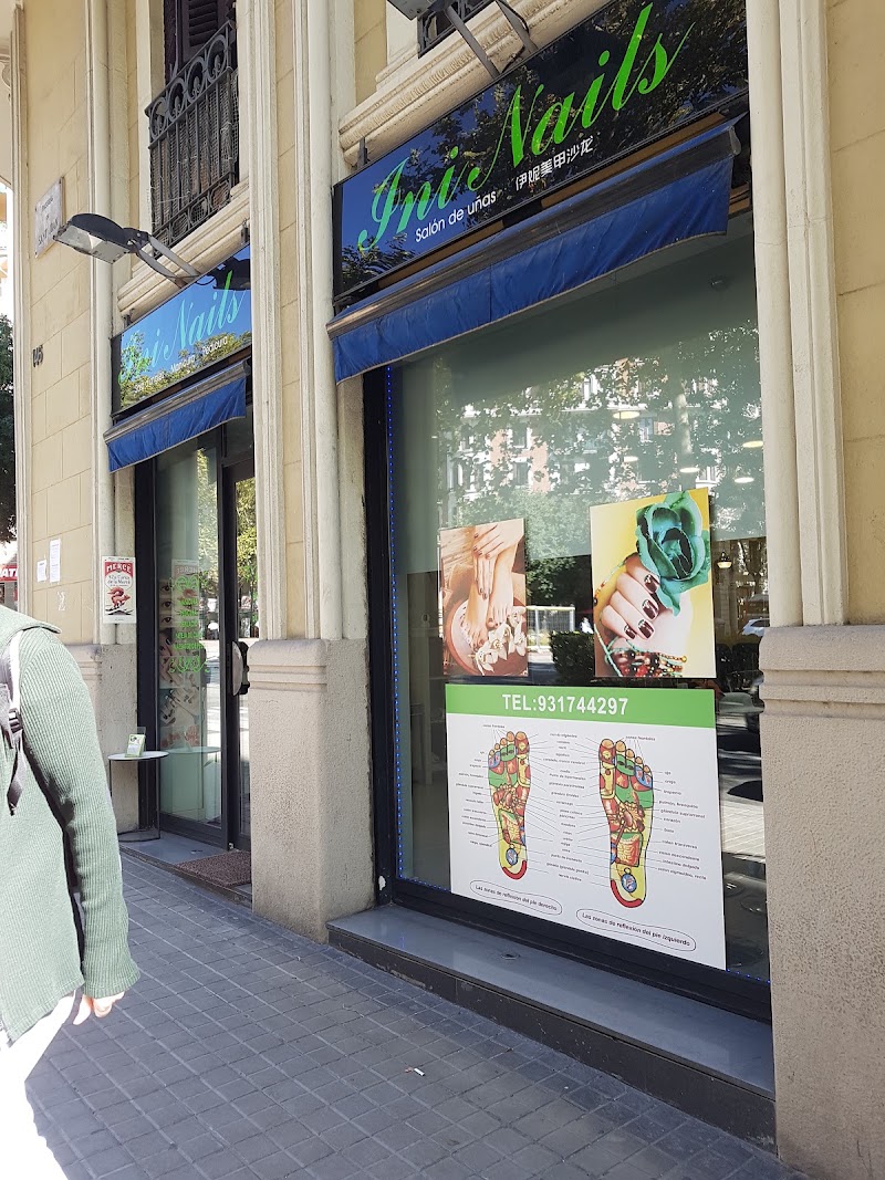 INI Nails - Barcelona - foto 3