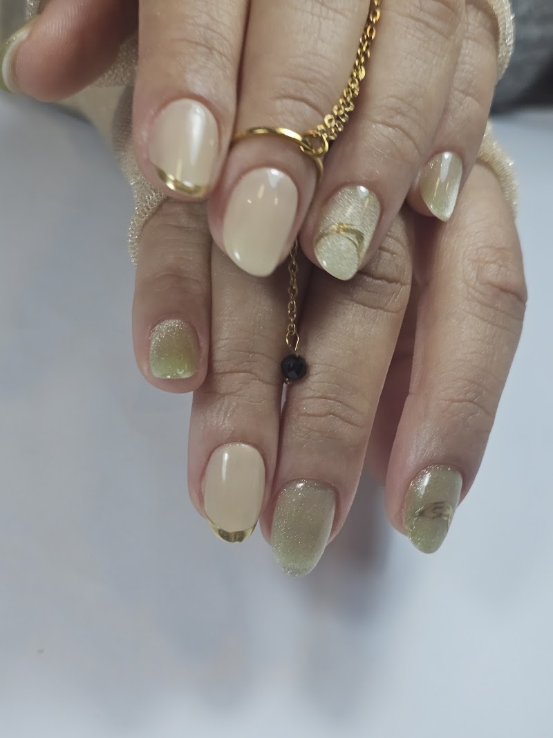 iulia roman nail - foto 2