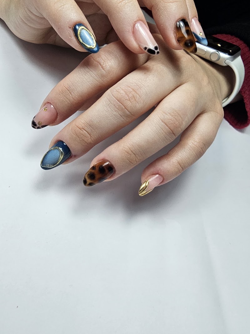 iulia roman nail
