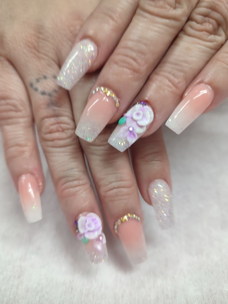 J & H's Authentic Nails - foto 4