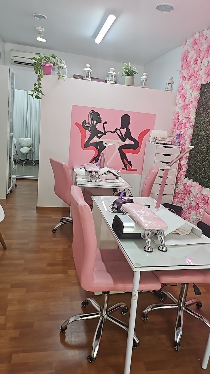 J & H's Authentic Nails - foto 5