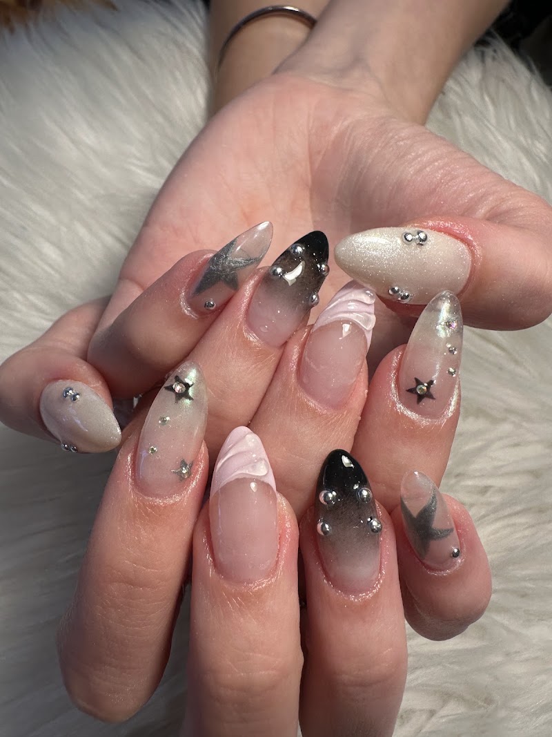 Kira Nails
