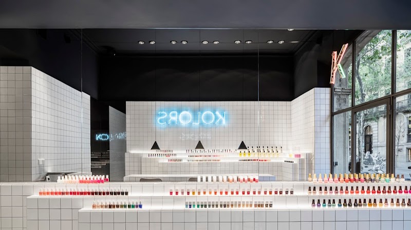 Kolors Nail Bar – Manicura & Pedicura en Barcelona