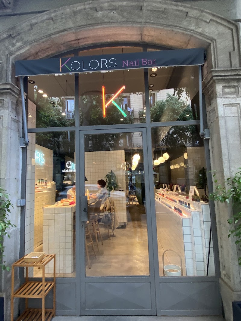 Kolors Nail Bar – Manicura & Pedicura en Barcelona - foto 3