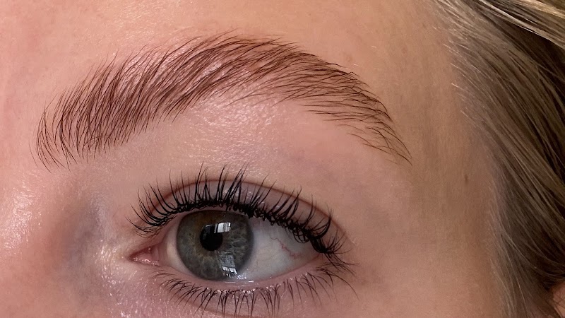 La Brush | Lashes Barcelona •manicure•pedicure•hair service•depilación•hair extensions - foto 5