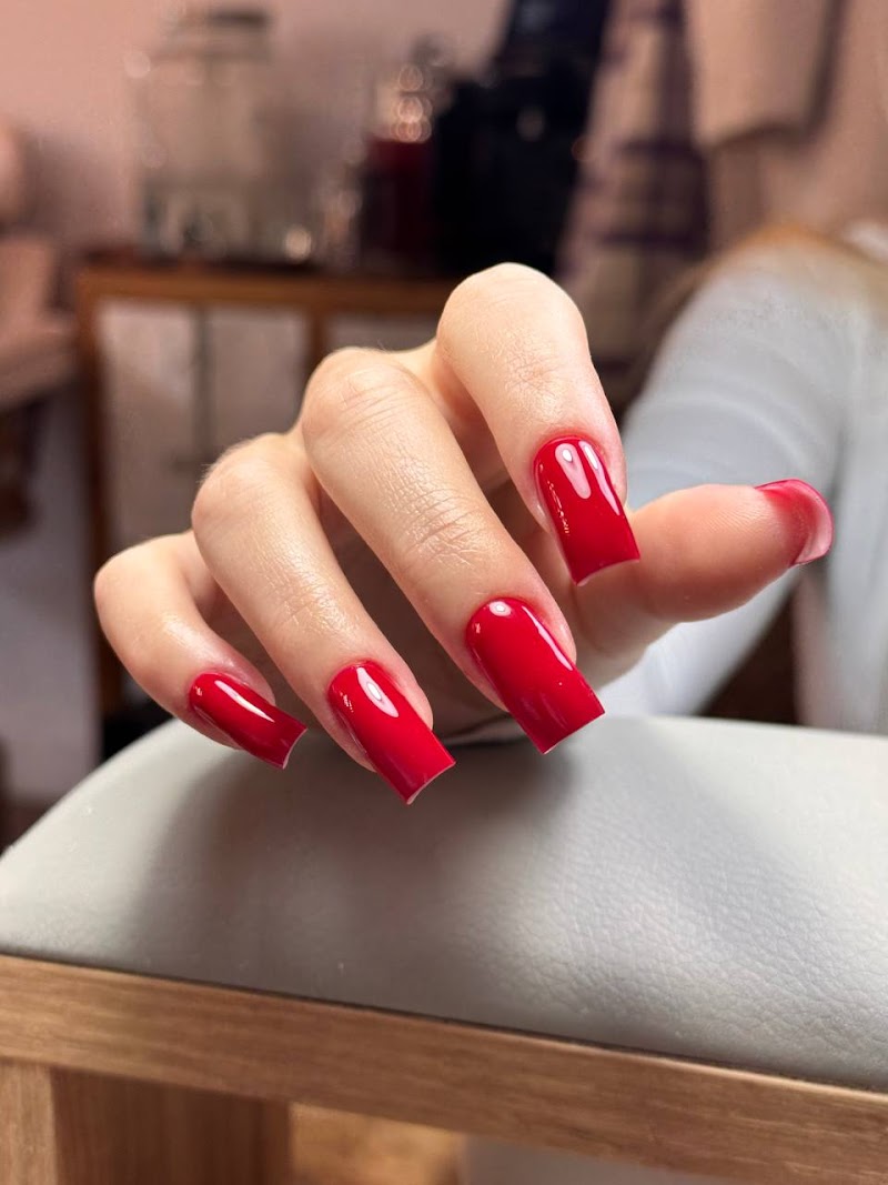 Llarusa - russian manicure, BIAB, pedicure, henna brows, threading, facials, body sculpting massage, pestañas, Barcelona - foto 3