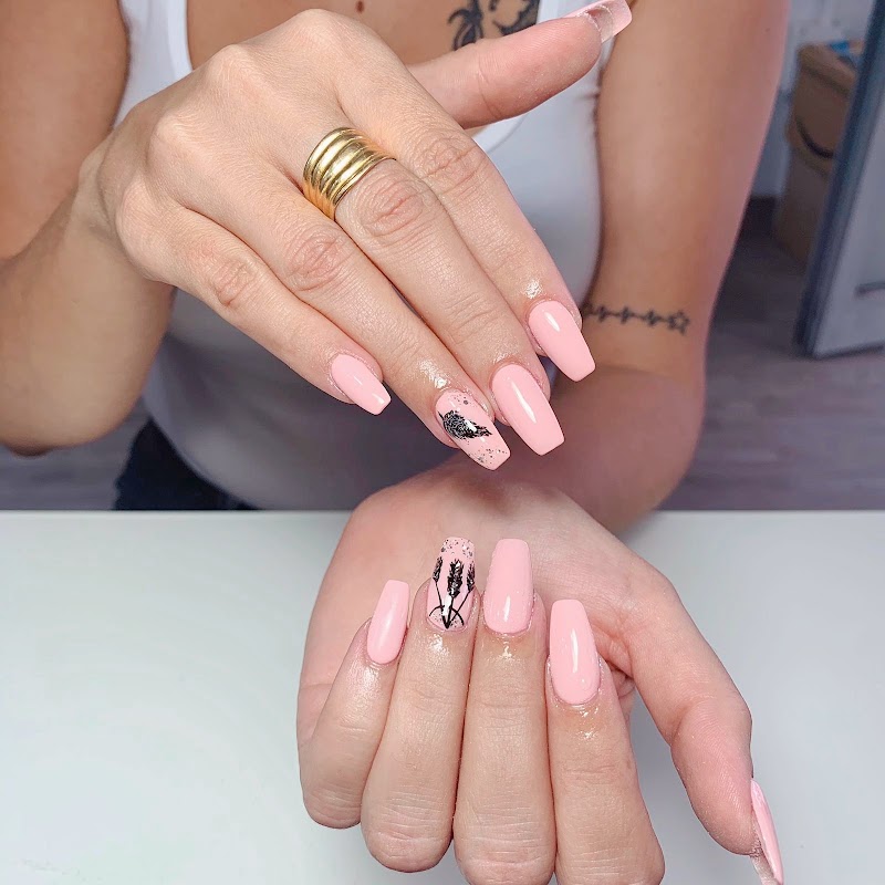 Lucy Nails