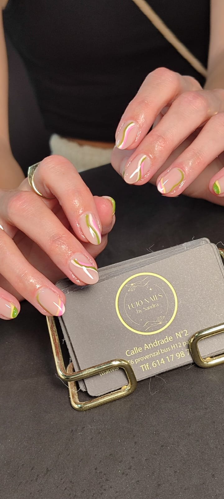 Lujo Nails by Sandra. Manicura y pedicura