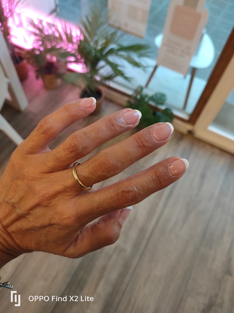 LuxyNails & Beauty Bar Europa - foto 5