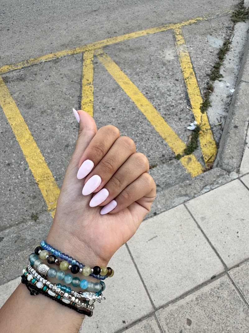 LuxyNails & Beauty Bar Muntaner - foto 2