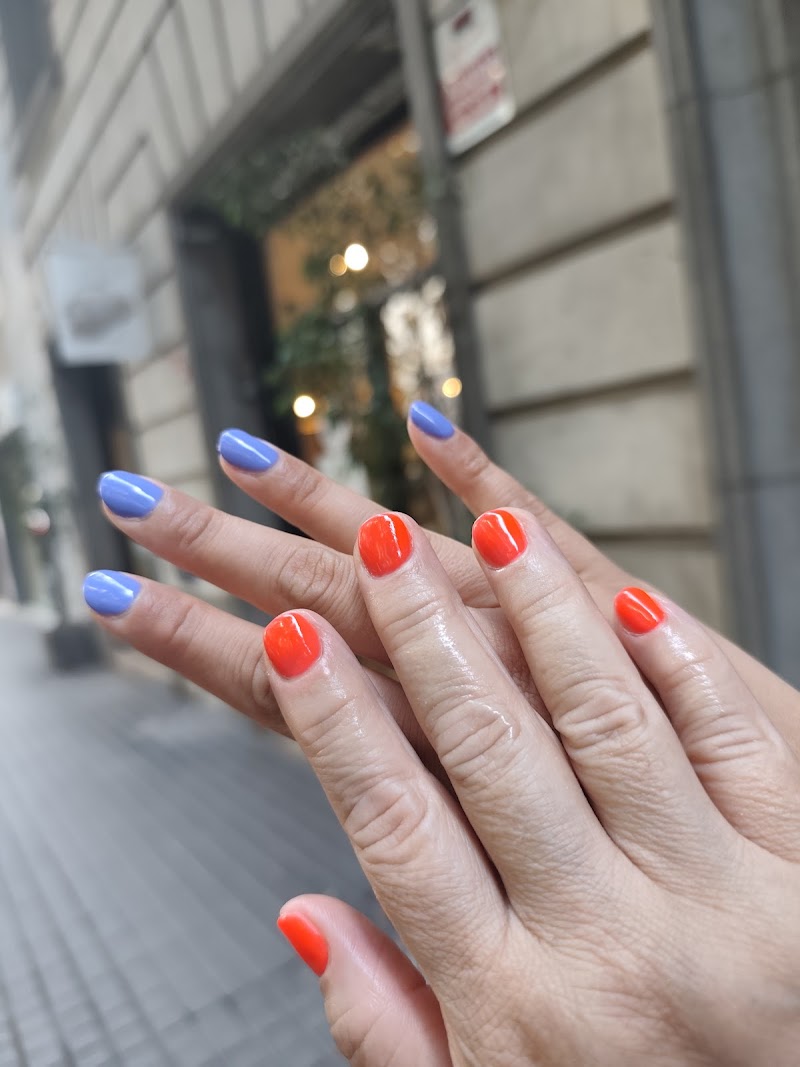 LuxyNails & Beauty Bar Muntaner - foto 4