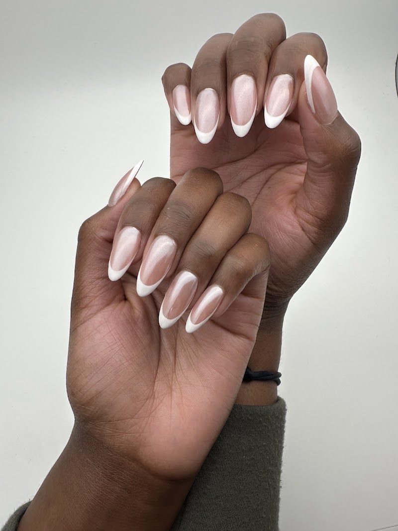 Manicura rusa Ella (маникюр и педикюр)