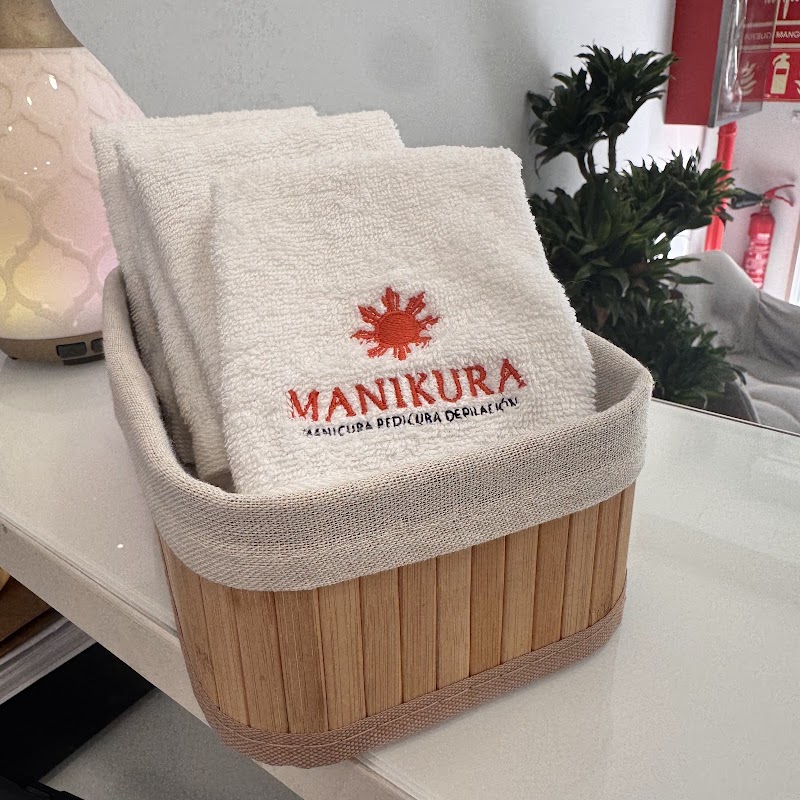 MANIKURA