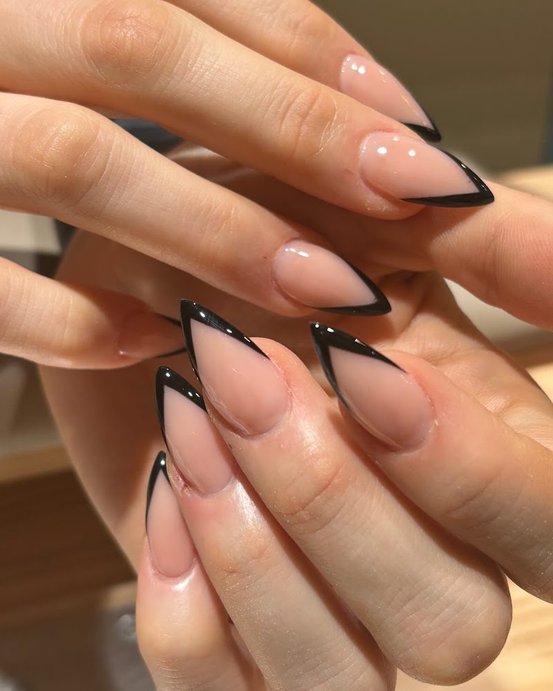 Miu Nails