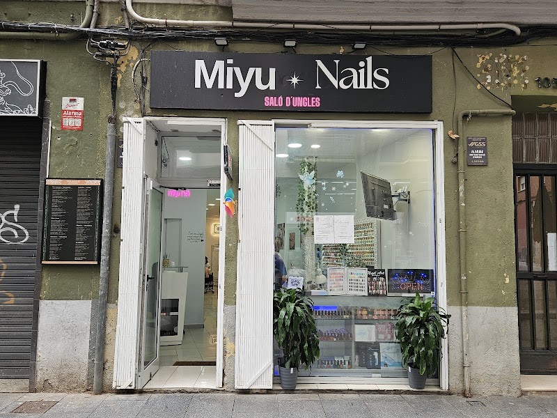 Miyu Nails and Lashes - foto 3