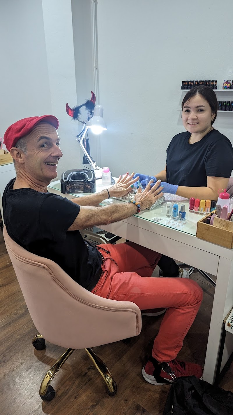 Nails Sants