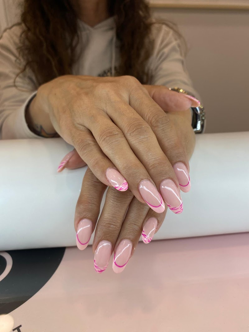 Nails&Friends | Muntaner (Barcelona) - photo 2