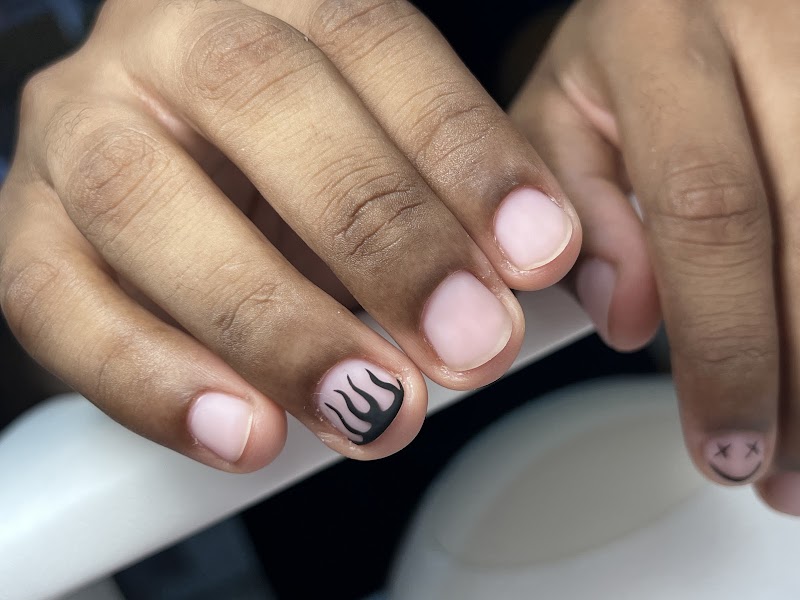 Naty Naiils - manicura y pedicura - foto 4
